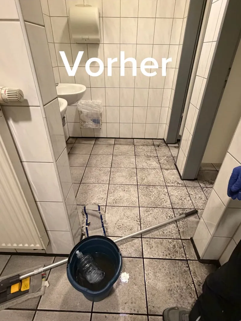 Vorher: verschmutzter Fliesenboden im WC-Bereich